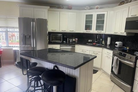 House in Miami, Florida 3 bedrooms, 125.42 sq.m. № 1770237 - photo 15