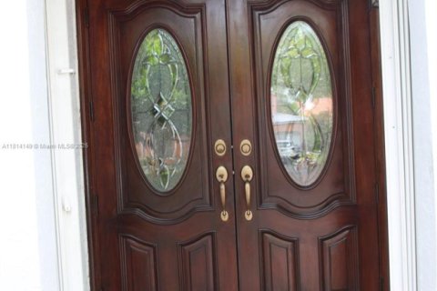 House in Miami, Florida 3 bedrooms, 125.42 sq.m. № 1770237 - photo 4