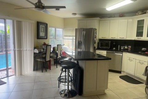 House in Miami, Florida 3 bedrooms, 125.42 sq.m. № 1770237 - photo 16