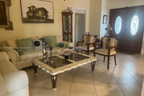House in Miami, Florida 3 bedrooms, 125.42 sq.m. № 1770237 - photo 6