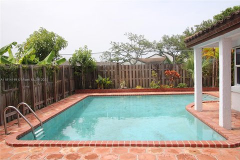 House in Miami, Florida 3 bedrooms, 125.42 sq.m. № 1770237 - photo 19