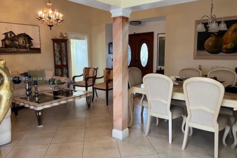 House in Miami, Florida 3 bedrooms, 125.42 sq.m. № 1770237 - photo 7