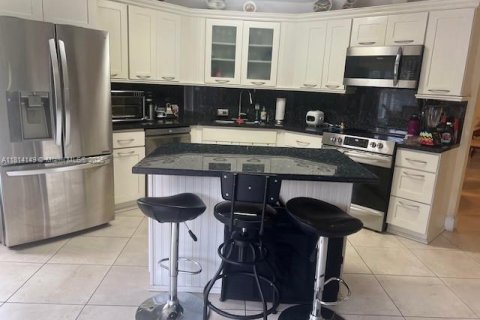 House in Miami, Florida 3 bedrooms, 125.42 sq.m. № 1770237 - photo 13