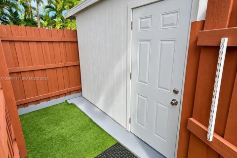 Immobilier commercial à Miami, Floride 1 chambre, 148.09 m2 № 2369876