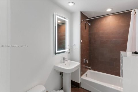 Copropriété à vendre à Miami, Floride: 2 chambres, 177.07 m2 № 1979647 - photo 19