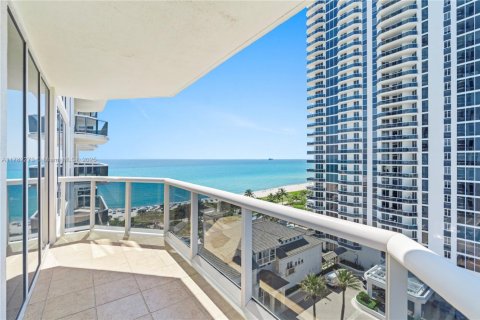 Condo in Miami Beach, Florida, 2 bedrooms  № 1937676 - photo 4