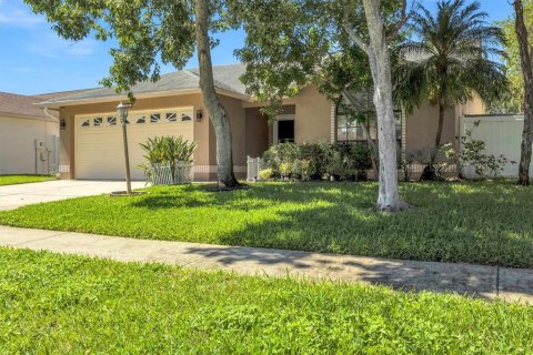 Villa ou maison à louer à Clearwater, Floride: 3 chambres, 140.56 m2 № 2148516 - photo 2