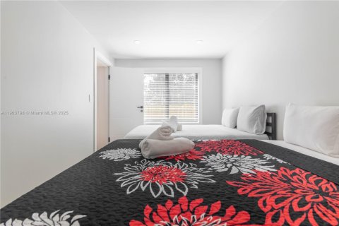 Снять в аренду виллу или дом в Майами, Флорида 5 спален, 145.48м2, № 1954619 - фото 17