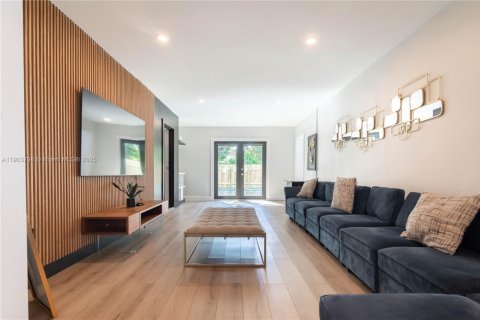 Снять в аренду виллу или дом в Майами, Флорида 5 спален, 145.48м2, № 1954619 - фото 5