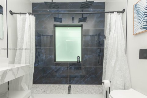 Снять в аренду виллу или дом в Майами, Флорида 5 спален, 145.48м2, № 1954619 - фото 27