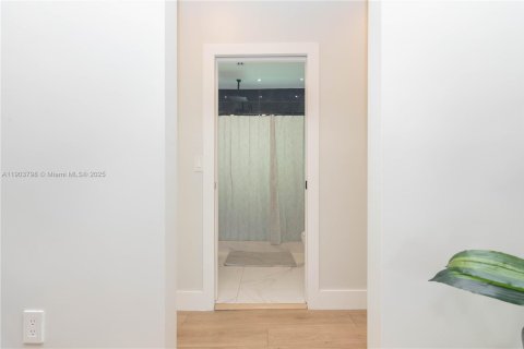 Снять в аренду виллу или дом в Майами, Флорида 5 спален, 145.48м2, № 1954619 - фото 30