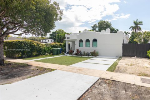 Снять в аренду виллу или дом в Майами, Флорида 5 спален, 145.48м2, № 1954619 - фото 4