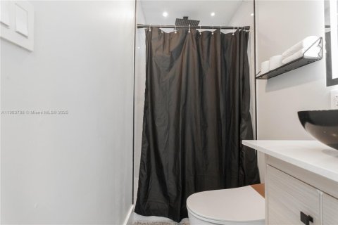 Снять в аренду виллу или дом в Майами, Флорида 5 спален, 145.48м2, № 1954619 - фото 18