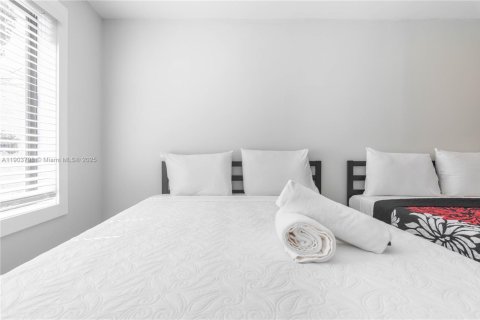 Снять в аренду виллу или дом в Майами, Флорида 5 спален, 145.48м2, № 1954619 - фото 15