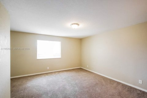 Casa en alquiler en Weston, Florida, 2 dormitorios, 130.99 m2 № 2007750 - foto 13