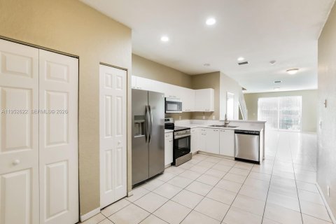 Casa en alquiler en Weston, Florida, 2 dormitorios, 130.99 m2 № 2007750 - foto 4