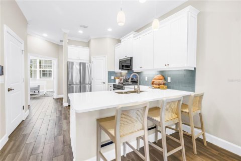 Townhouse in Saint Petersburg, Florida 4 bedrooms, 179.67 sq.m. № 2093288 - photo 16