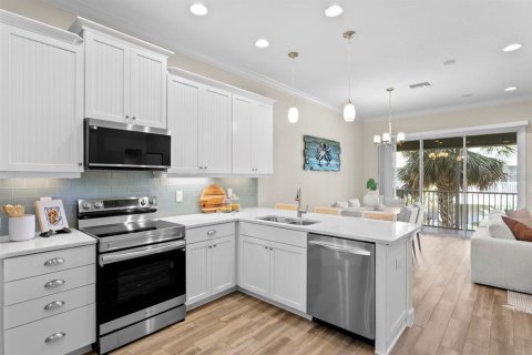 Townhouse in Saint Petersburg, Florida 4 bedrooms, 179.67 sq.m. № 2093288 - photo 14