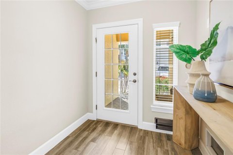Townhouse in Saint Petersburg, Florida 4 bedrooms, 179.67 sq.m. № 2093288 - photo 4