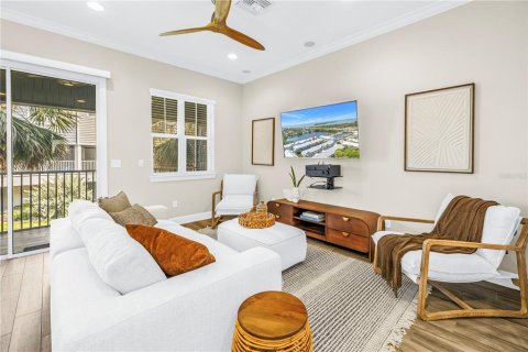 Townhouse in Saint Petersburg, Florida 4 bedrooms, 179.67 sq.m. № 2093288 - photo 6