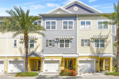 Townhouse in Saint Petersburg, Florida 4 bedrooms, 179.67 sq.m. № 2093288