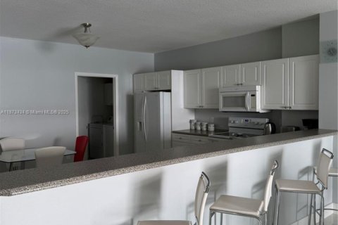 Copropriété à louer à Sunny Isles Beach, Floride: 2 chambres, 136.57 m2 № 1924249 - photo 18