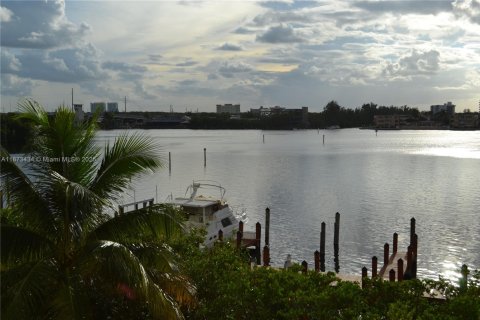 Copropriété à louer à Sunny Isles Beach, Floride: 2 chambres, 136.57 m2 № 1924249 - photo 19