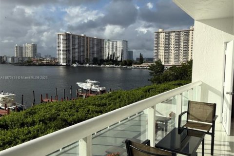 Copropriété à louer à Sunny Isles Beach, Floride: 2 chambres, 136.57 m2 № 1924249 - photo 9