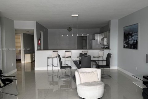 Copropriété à louer à Sunny Isles Beach, Floride: 2 chambres, 136.57 m2 № 1924249 - photo 15