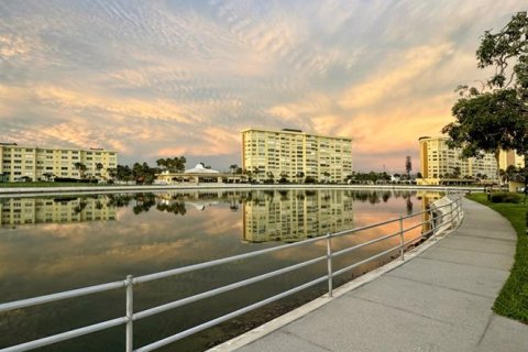 Condominio en venta en Saint Petersburg, Florida, 2 dormitorios, 97.08 m2 № 1802870 - foto 16