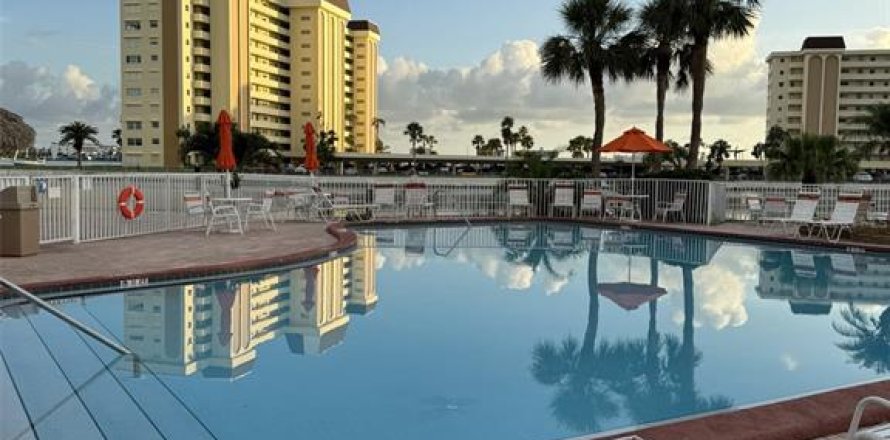 Condominio en Saint Petersburg, Florida, 2 dormitorios № 1802870
