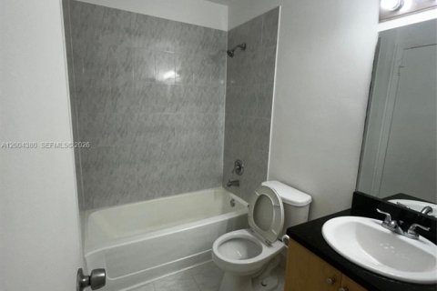 Condo in Hialeah, Florida, 1 bedroom  № 2068784 - photo 5
