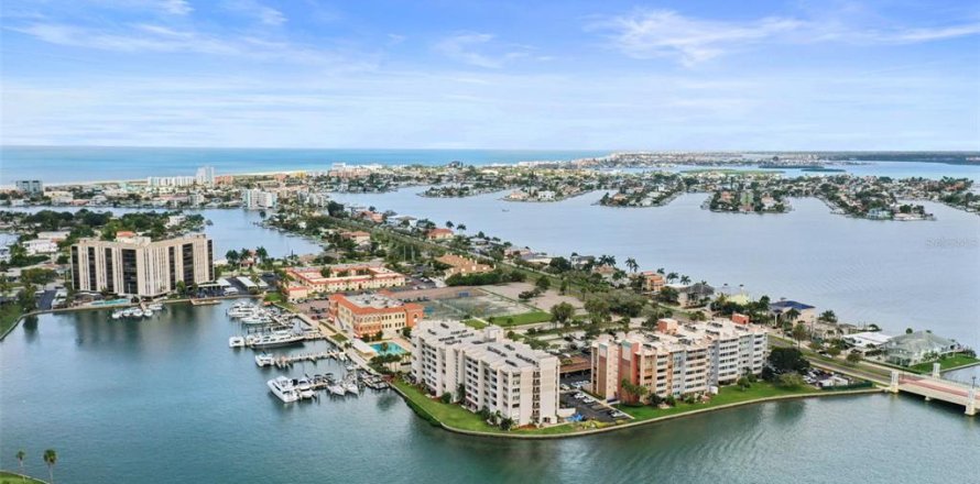 Condo à Treasure Island, Floride, 1 chambre  № 2167694