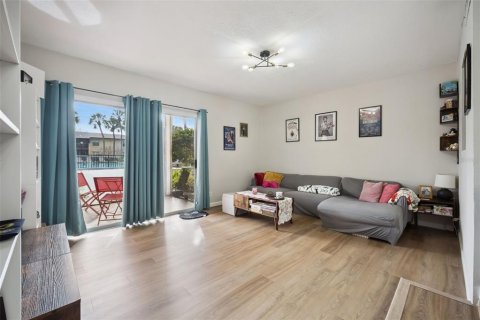 Condo in Orlando, Florida, 1 bedroom № 2211529 - photo 6