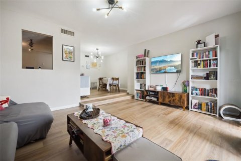 Condo in Orlando, Florida, 1 bedroom № 2211529 - photo 9