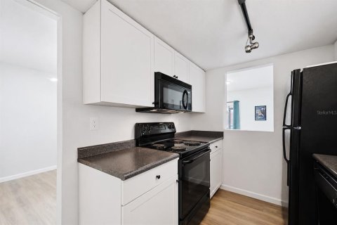 Condo in Orlando, Florida, 1 bedroom № 2211529 - photo 11