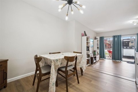 Condo in Orlando, Florida, 1 bedroom № 2211529 - photo 17