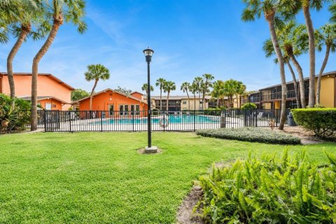 Condo in Orlando, Florida, 1 bedroom № 2211529 - photo 2