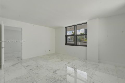 Copropriété à vendre à Miami Beach, Floride: 2 chambres, 85.56 m2 № 2044256 - photo 11