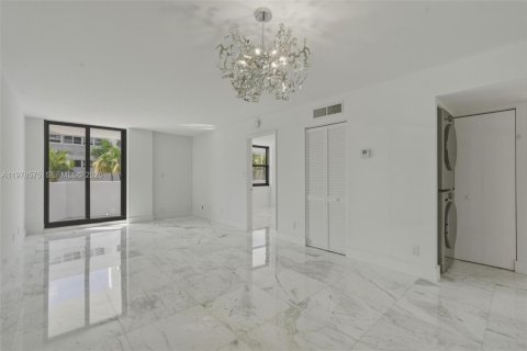Copropriété à vendre à Miami Beach, Floride: 2 chambres, 85.56 m2 № 2044256 - photo 3