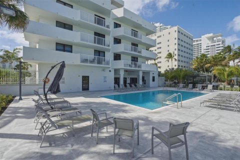 Copropriété à vendre à Miami Beach, Floride: 2 chambres, 85.56 m2 № 2044256 - photo 2