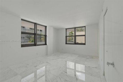 Copropriété à vendre à Miami Beach, Floride: 2 chambres, 85.56 m2 № 2044256 - photo 9