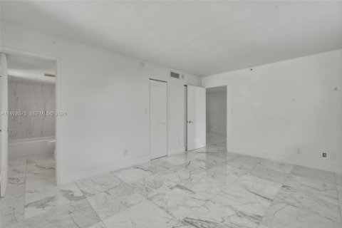 Copropriété à vendre à Miami Beach, Floride: 2 chambres, 85.56 m2 № 2044256 - photo 10