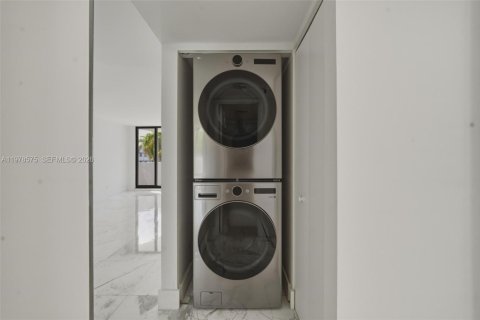 Copropriété à vendre à Miami Beach, Floride: 2 chambres, 85.56 m2 № 2044256 - photo 18