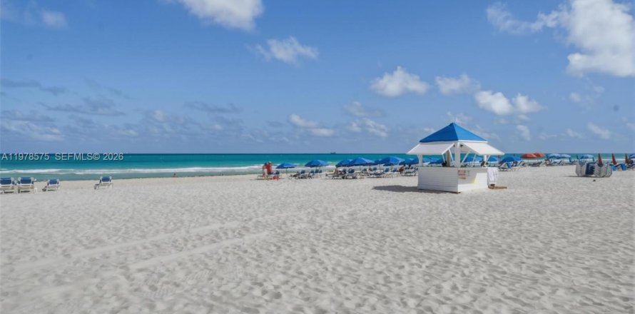 Condo à Miami Beach, Floride, 2 chambres  № 2044256