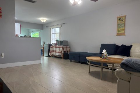 Villa ou maison à louer à Sunrise, Floride: 2 chambres, 105.17 m2 № 2385351 - photo 4