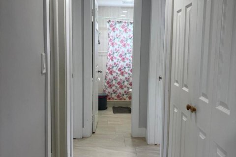 Villa ou maison à louer à Sunrise, Floride: 2 chambres, 105.17 m2 № 2385351 - photo 5
