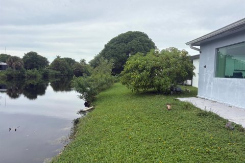 Villa ou maison à louer à Sunrise, Floride: 2 chambres, 105.17 m2 № 2385351 - photo 18
