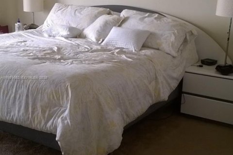 Condo in Sunny Isles Beach, Florida, 2 bedrooms  № 1997028 - photo 8