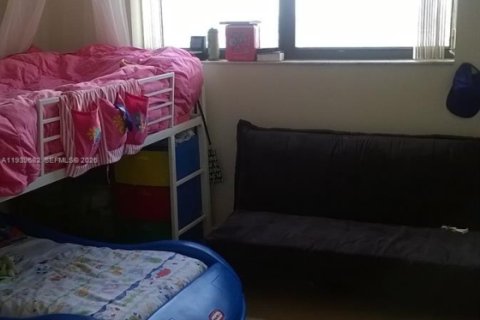 Condo in Sunny Isles Beach, Florida, 2 bedrooms  № 1997028 - photo 9